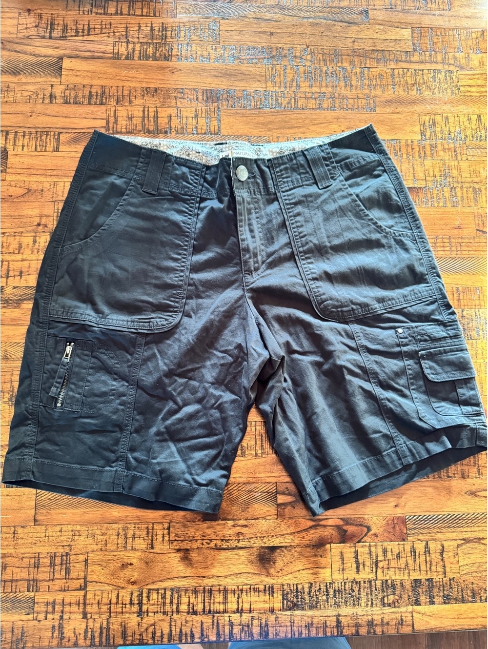 Lee Natural Fit Black Cargo Shorts Just Below the Waist